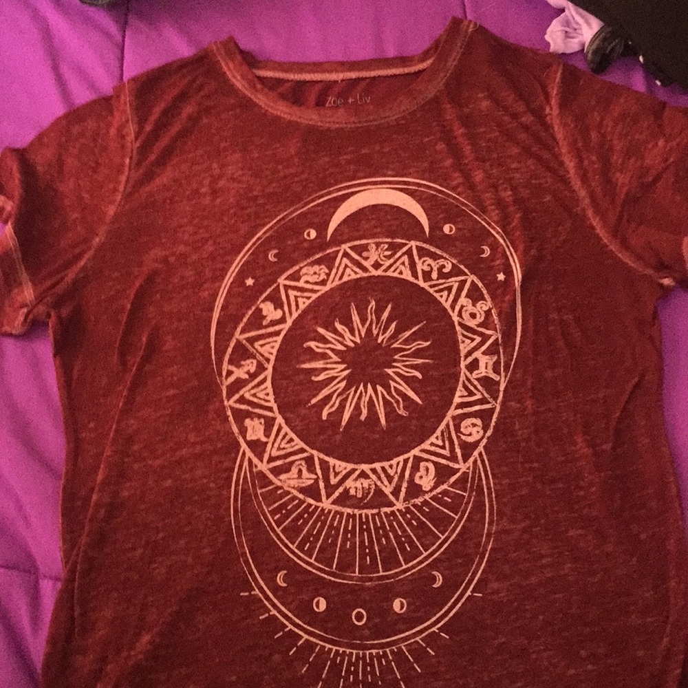 Maroon graphic tee